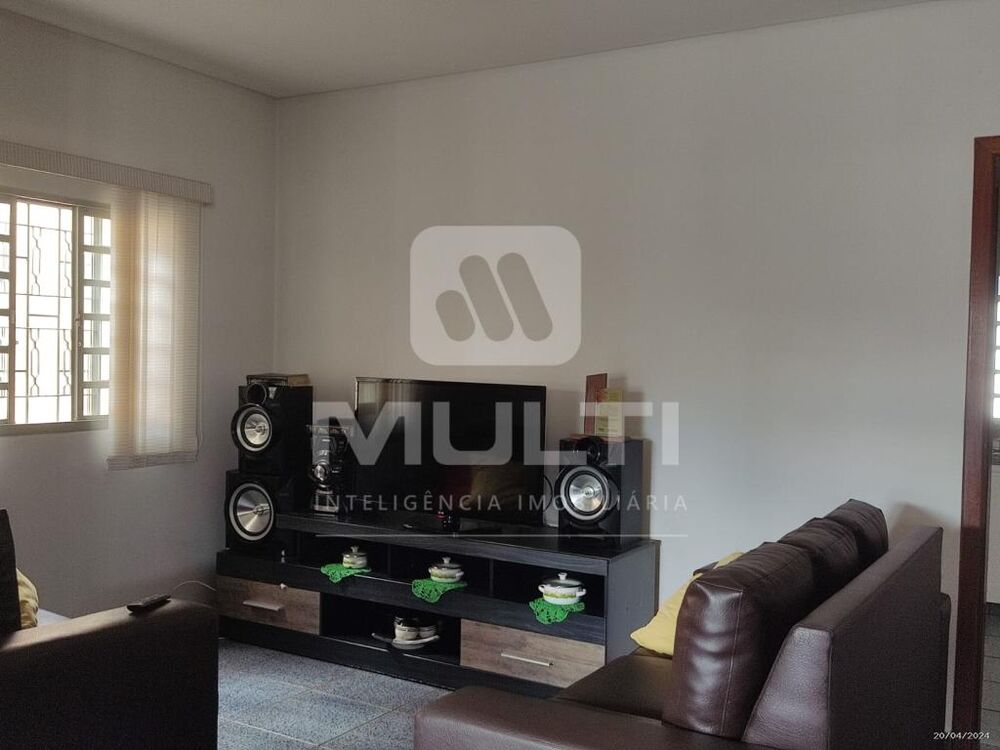 Casa à venda com 3 quartos, 191m² - Foto 2