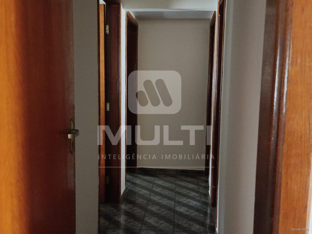 Casa à venda com 3 quartos, 191m² - Foto 4