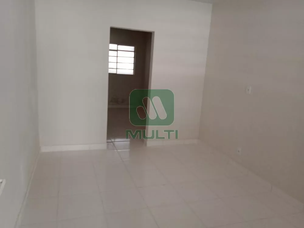 Casa à venda com 4 quartos, 200m² - Foto 4