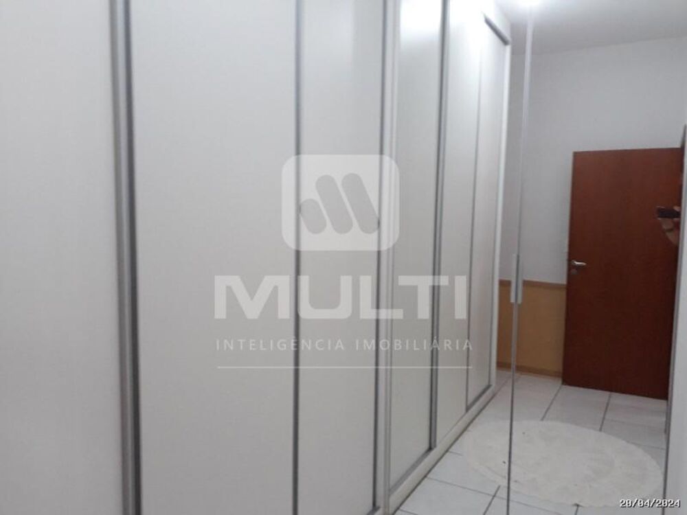 Casa, 3 quartos, 247 m² - Foto 1