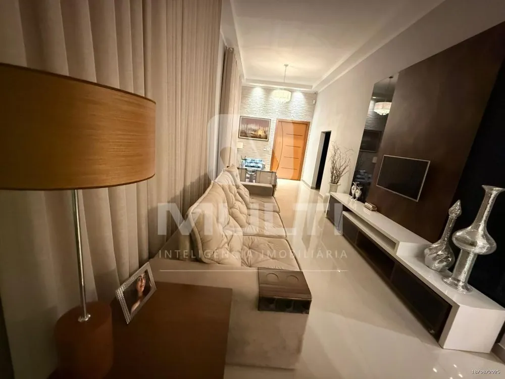 Casa, 3 quartos, 195 m² - Foto 2