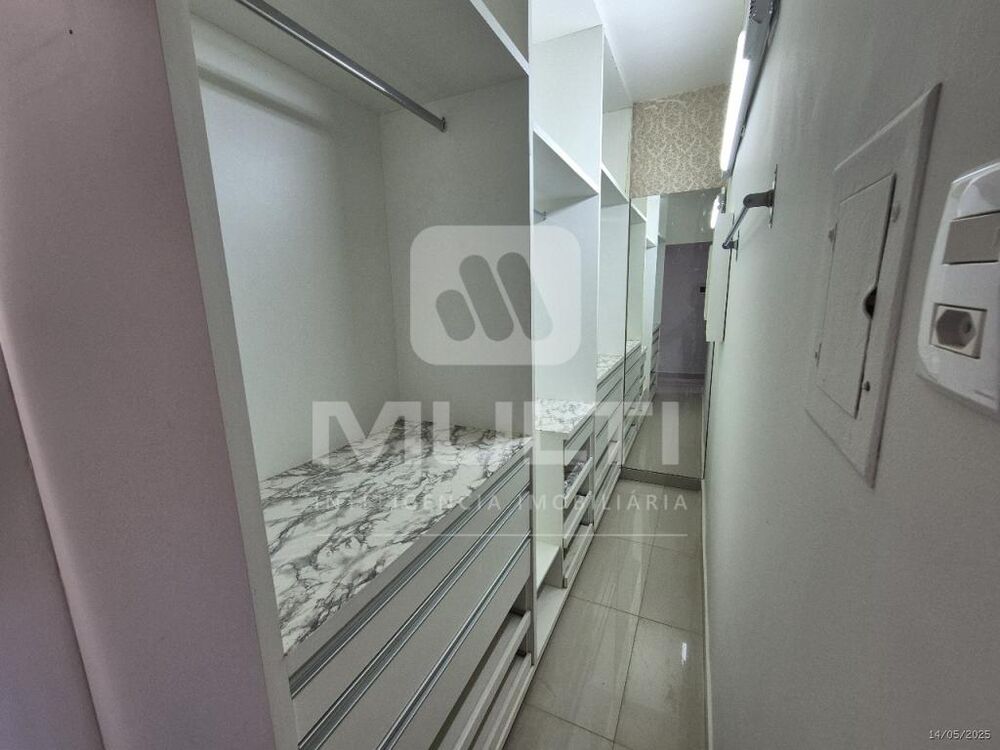 Casa à venda com 3 quartos, 300m² - Foto 17
