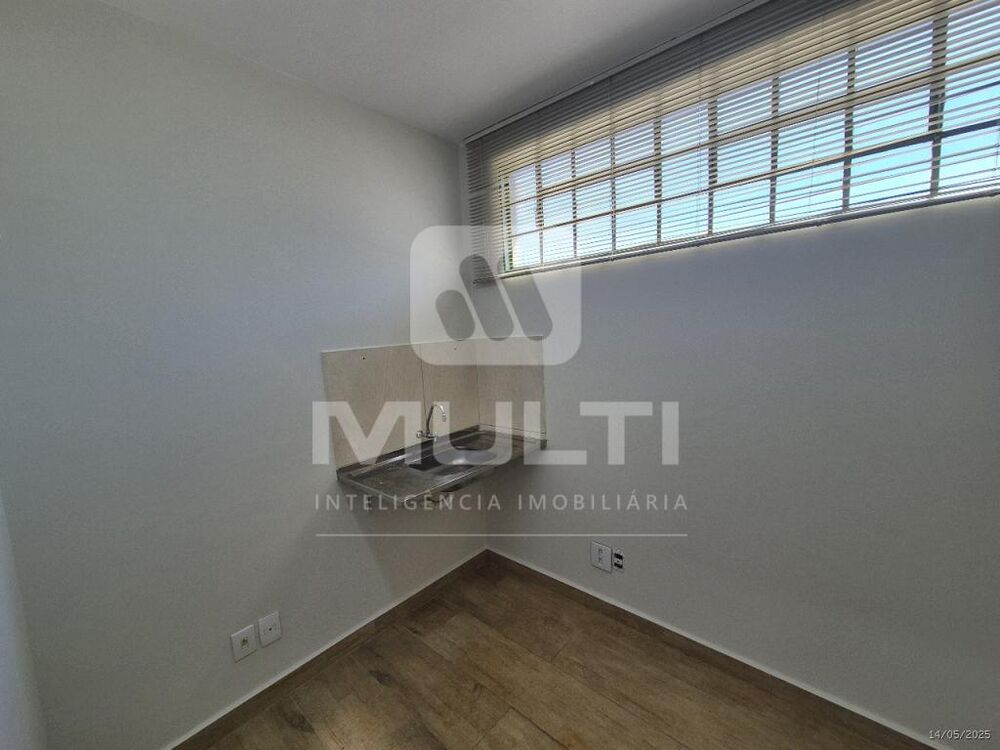 Casa à venda com 3 quartos, 300m² - Foto 5