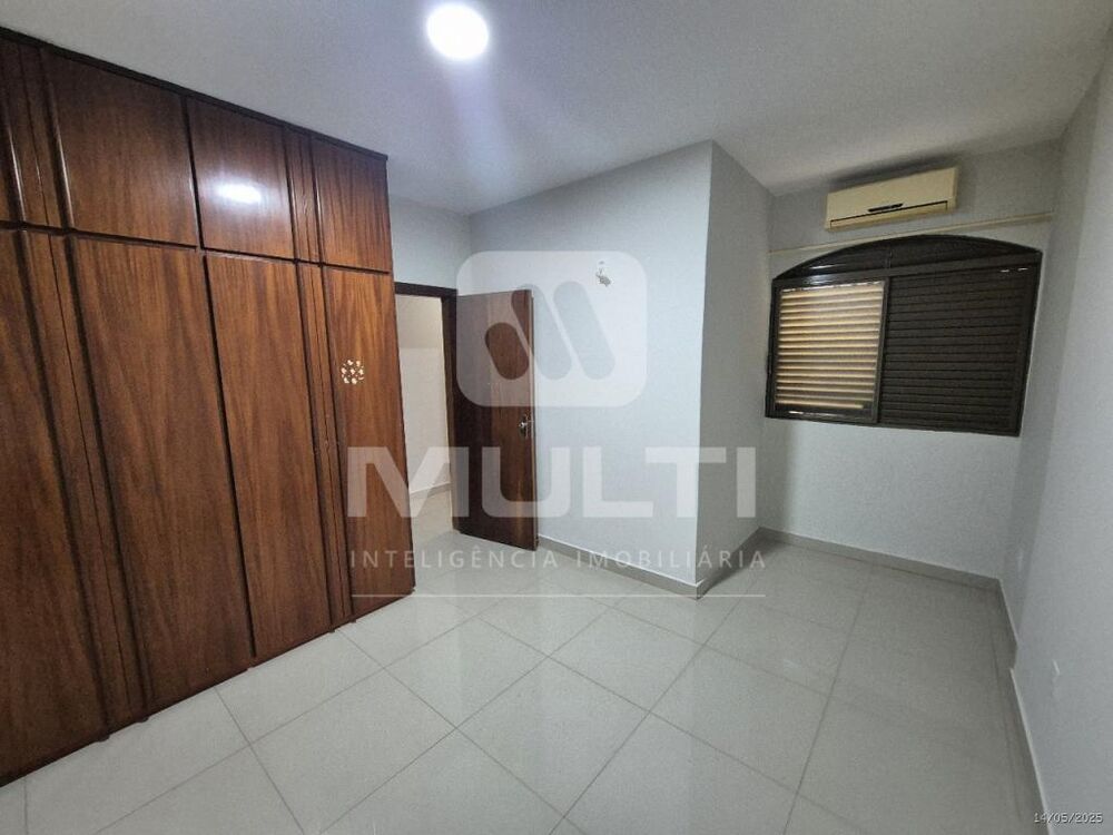 Casa à venda com 3 quartos, 300m² - Foto 15