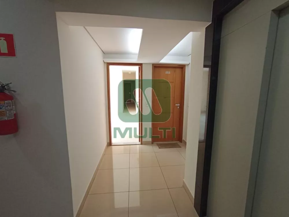 Apartamento à venda com 3 quartos, 87m² - Foto 2