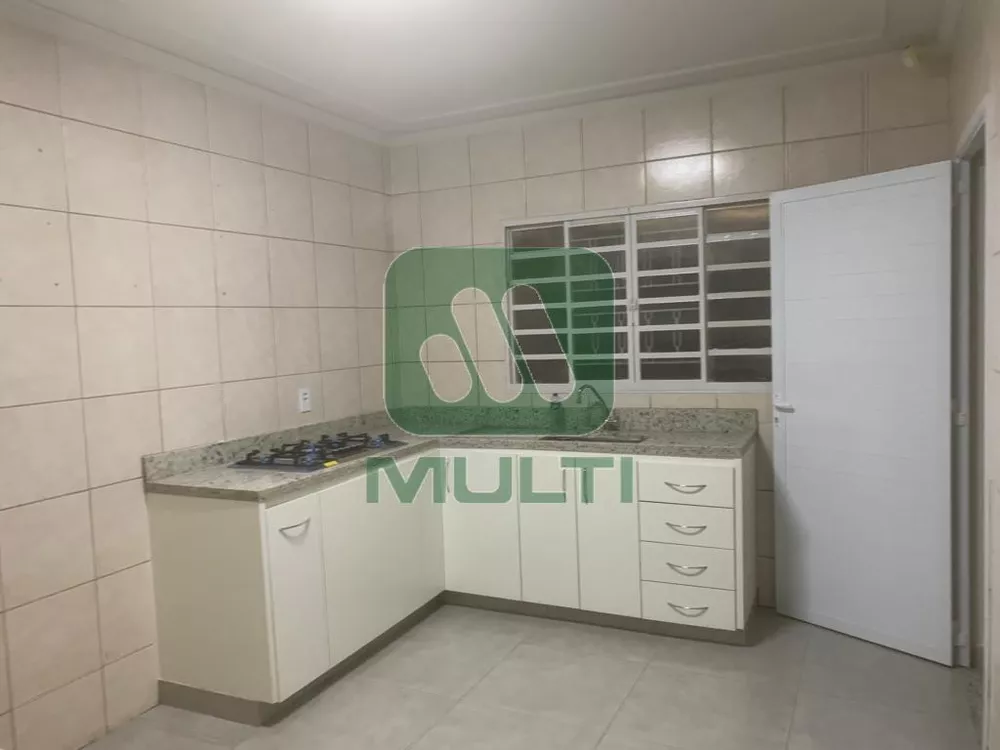 Casa à venda com 3 quartos, 360m² - Foto 3