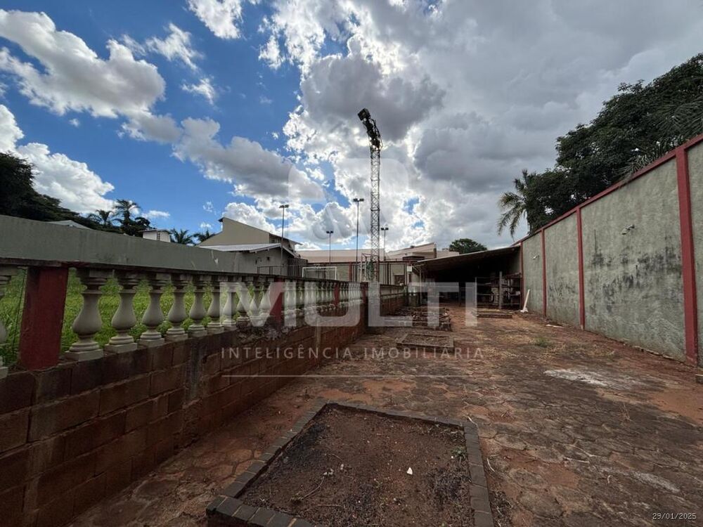 Terreno à venda com 1 quarto, 405m² - Foto 3