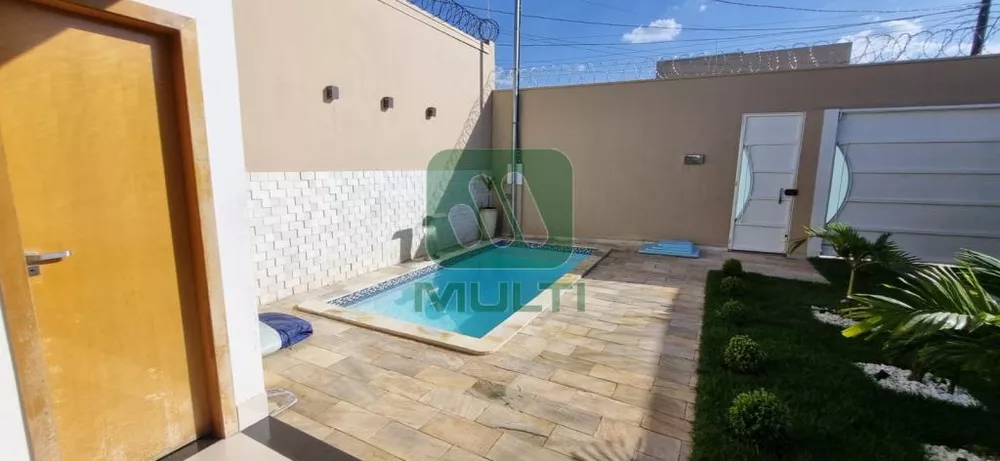 Casa à venda com 3 quartos, 150m² - Foto 1