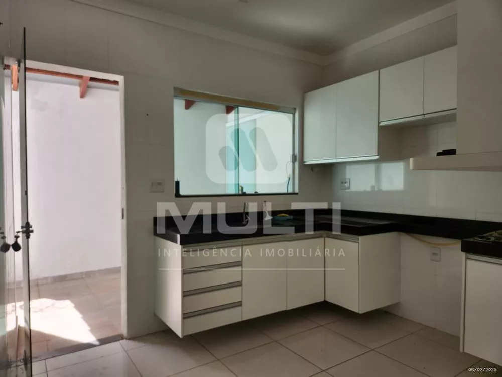 Casa, 4 quartos, 200 m² - Foto 1