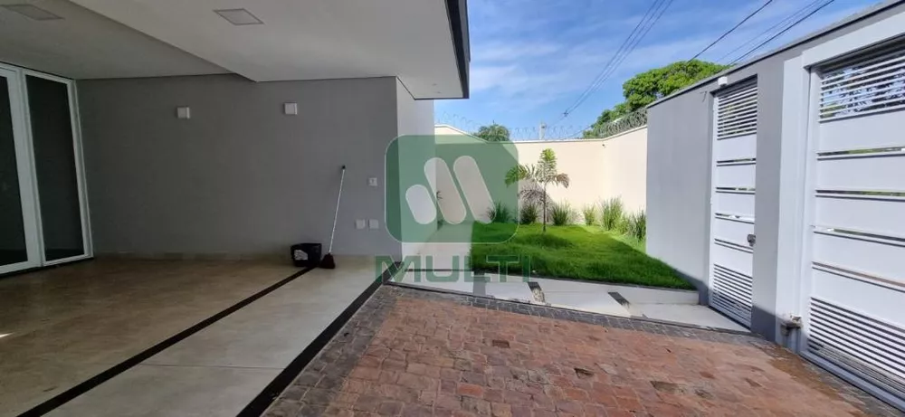 Casa à venda com 3 quartos, 180m² - Foto 2