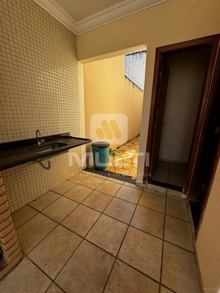 Casa, 3 quartos, 220 m² - Foto 1