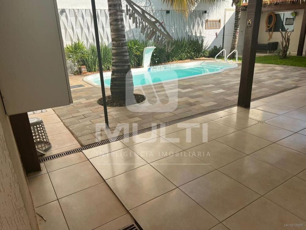 Casa à venda com 4 quartos, 330m² - Foto 3