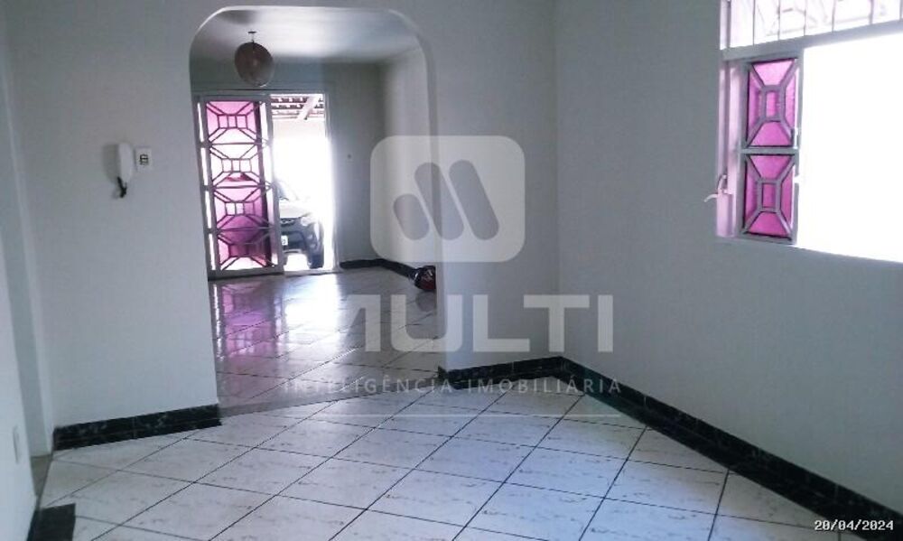 Casa, 4 quartos, 270 m² - Foto 1