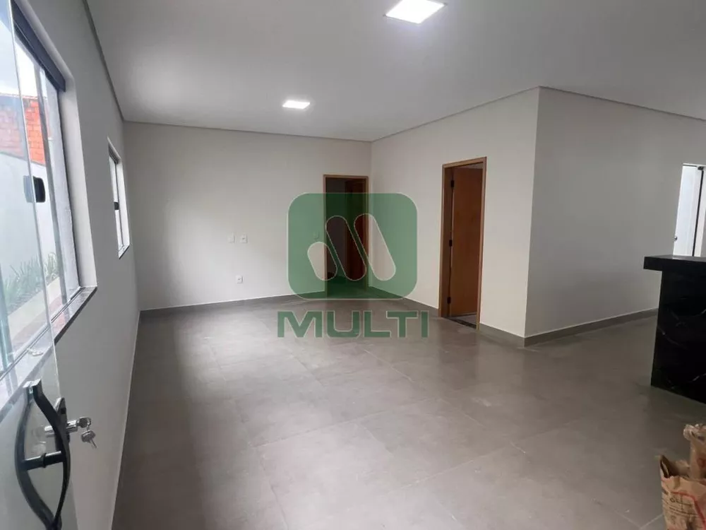 Casa à venda com 4 quartos, 180m² - Foto 4