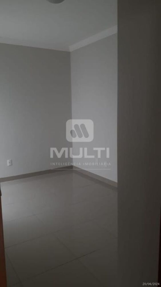 Casa de Condomínio à venda com 3 quartos, 250m² - Foto 4