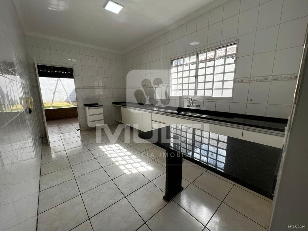 Casa à venda com 3 quartos, 170m² - Foto 14