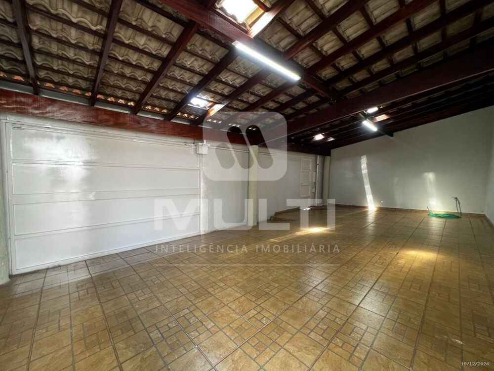 Casa à venda com 3 quartos, 170m² - Foto 1