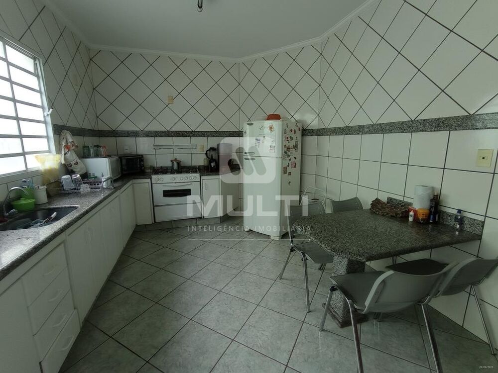 Casa, 4 quartos, 330 m² - Foto 3