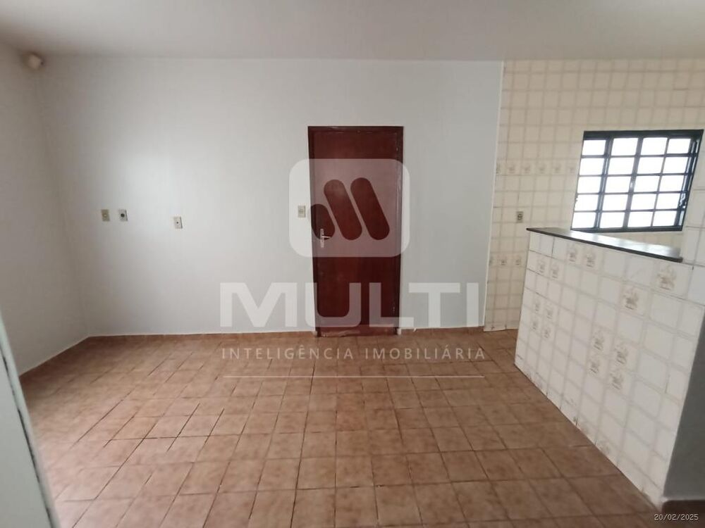 Casa à venda com 3 quartos, 176m² - Foto 2