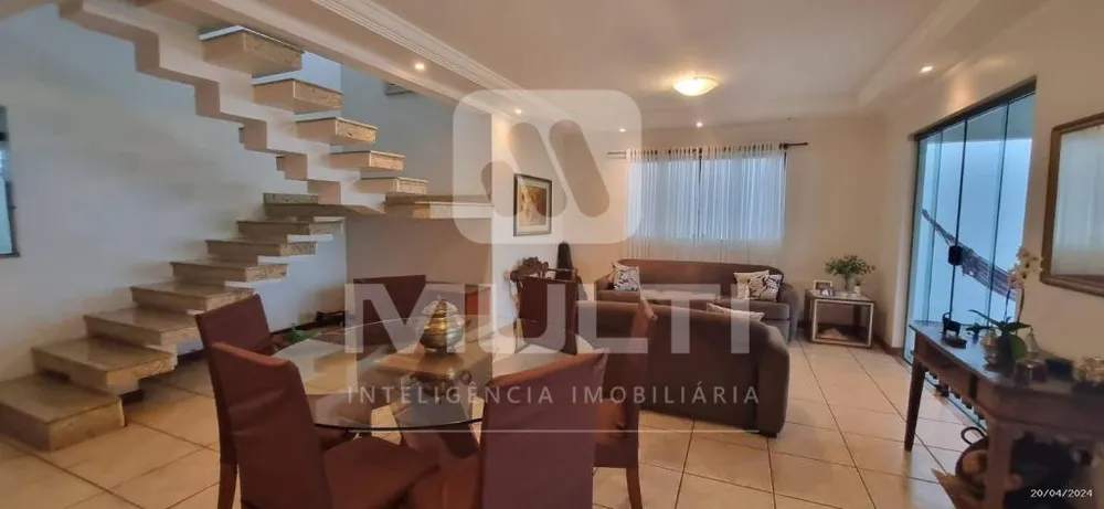 Casa, 4 quartos, 262 m² - Foto 2