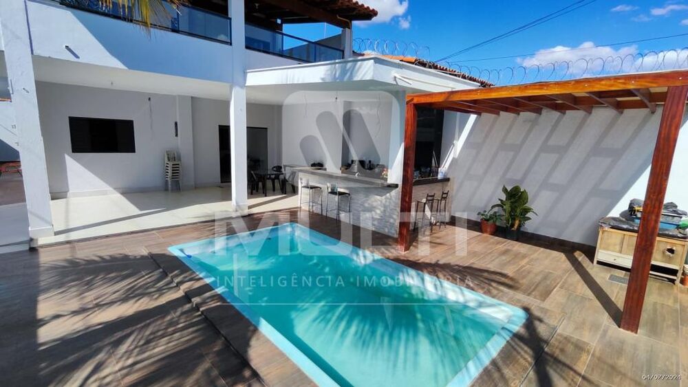 Casa, 5 quartos, 224 m² - Foto 1