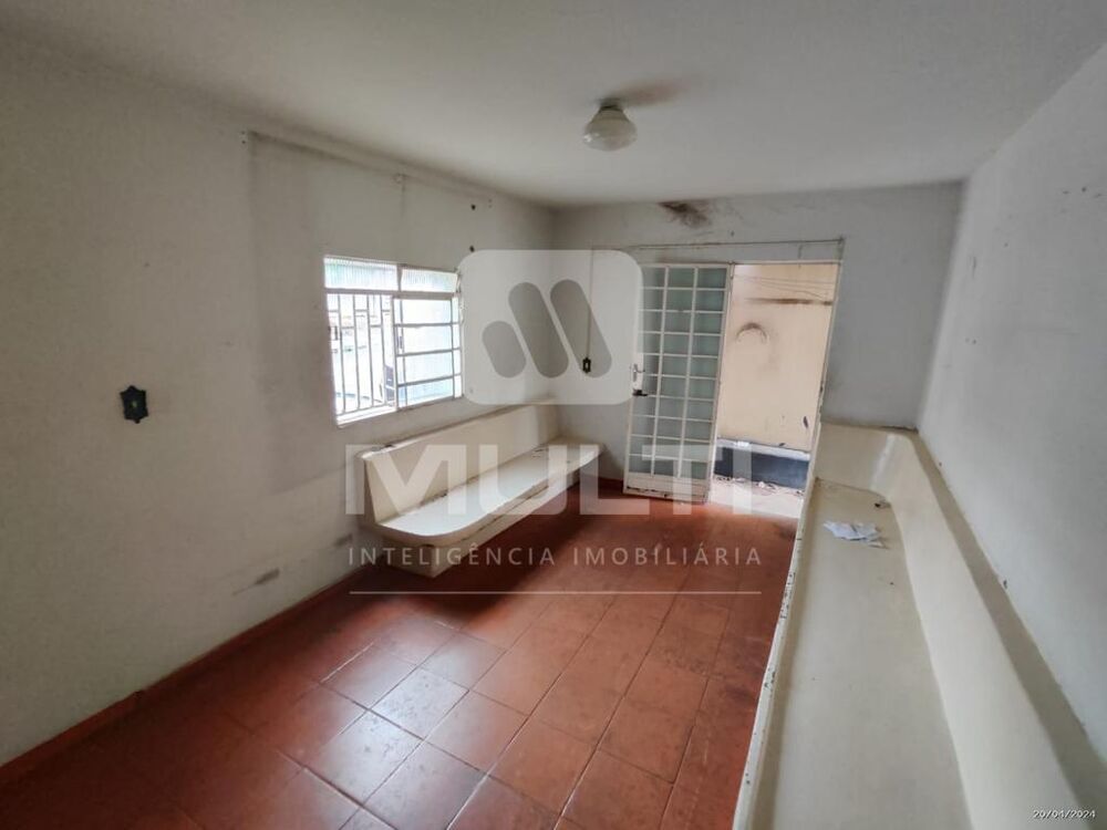 Casa, 7 quartos, 230 m² - Foto 1
