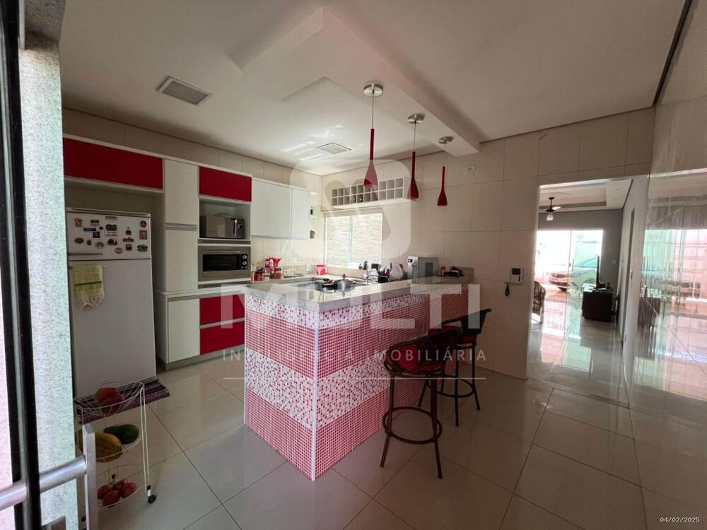 Casa, 3 quartos, 202 m² - Foto 3