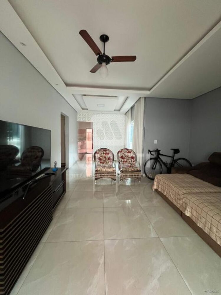 Casa, 3 quartos, 202 m² - Foto 1