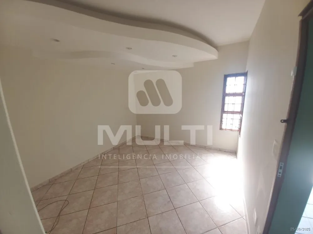 Casa, 3 quartos, 220 m² - Foto 2