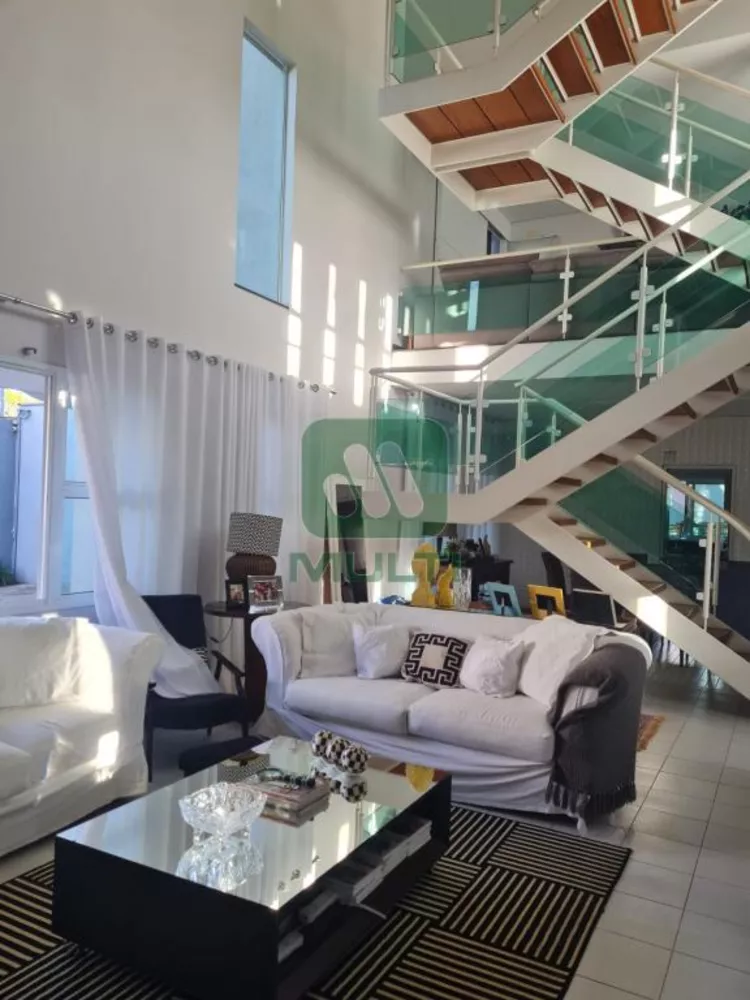 Casa à venda com 4 quartos, 425m² - Foto 2