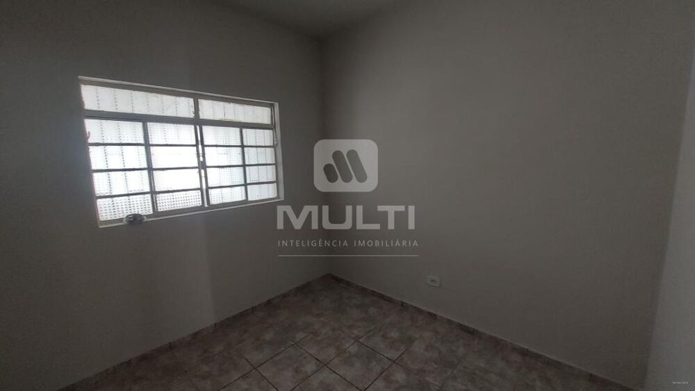 Casa à venda com 3 quartos, 135m² - Foto 1