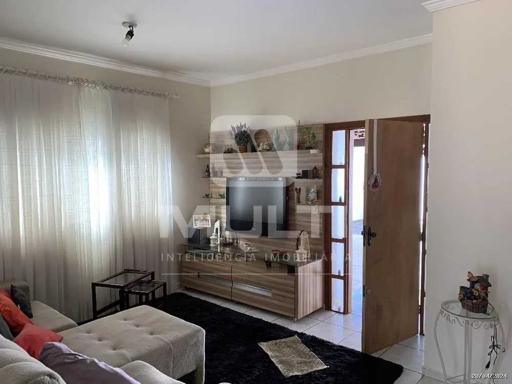 Casa, 3 quartos, 216 m² - Foto 2