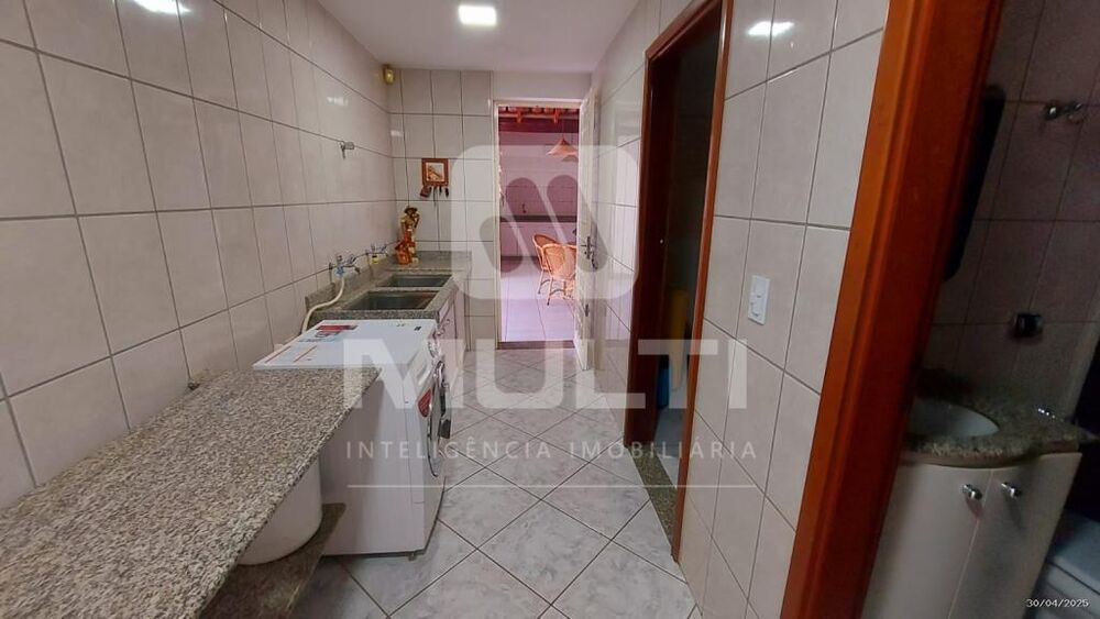 Casa à venda com 4 quartos, 380m² - Foto 11