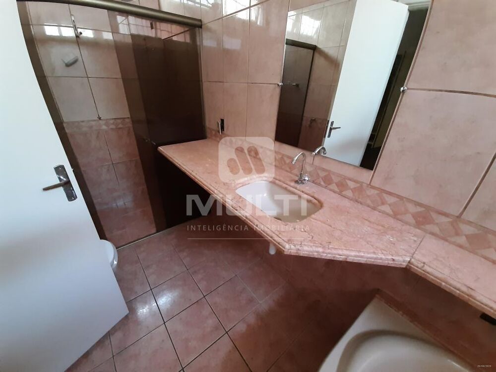 Casa, 3 quartos, 229 m² - Foto 2