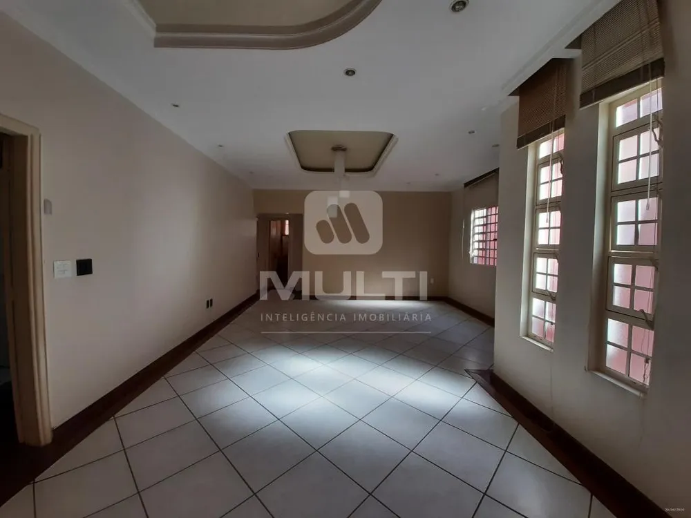 Casa, 3 quartos, 229 m² - Foto 1