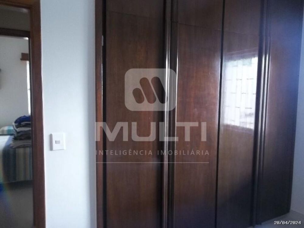 Casa, 3 quartos, 240 m² - Foto 1