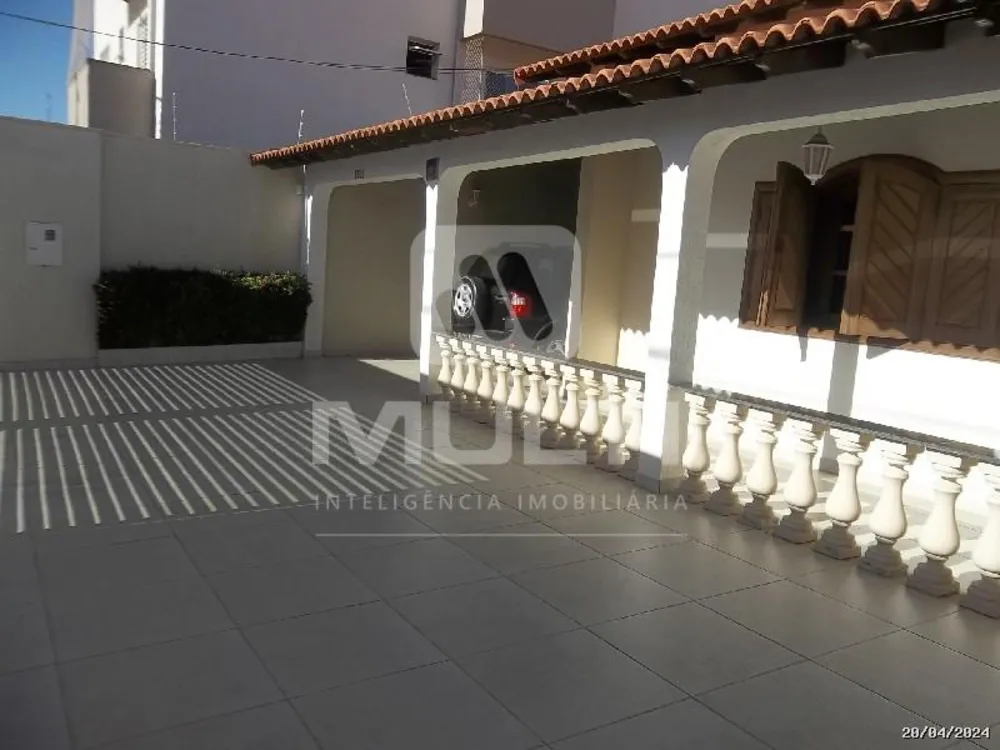 Casa, 3 quartos, 240 m² - Foto 1