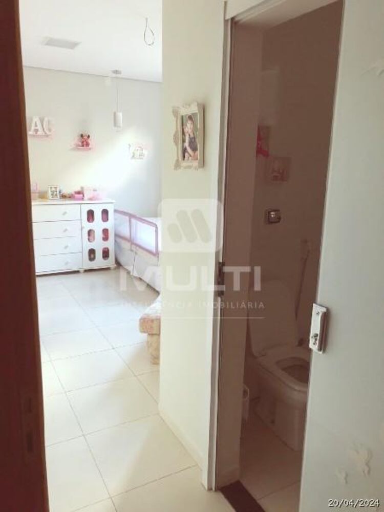 Casa, 3 quartos, 240 m² - Foto 1