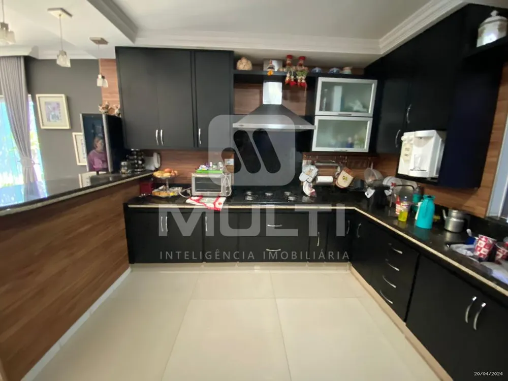 Casa, 3 quartos, 202 m² - Foto 1