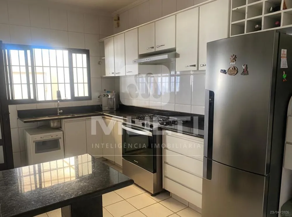 Casa, 3 quartos, 250 m² - Foto 2