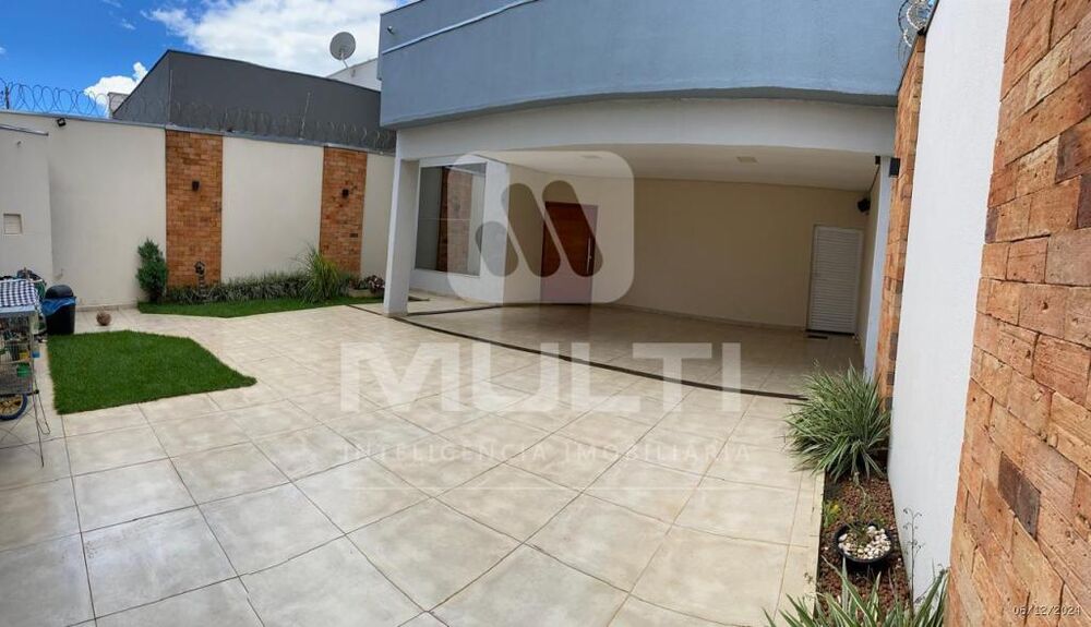 Casa, 3 quartos, 216 m² - Foto 1