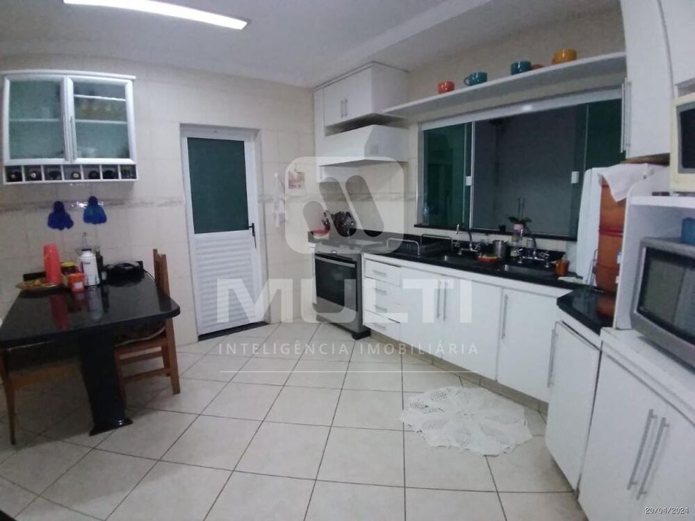 Casa, 3 quartos, 253 m² - Foto 23