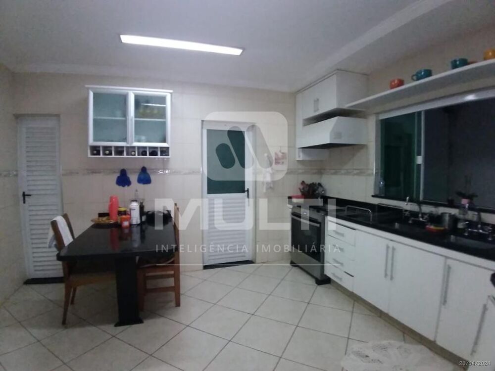 Casa, 3 quartos, 253 m² - Foto 14
