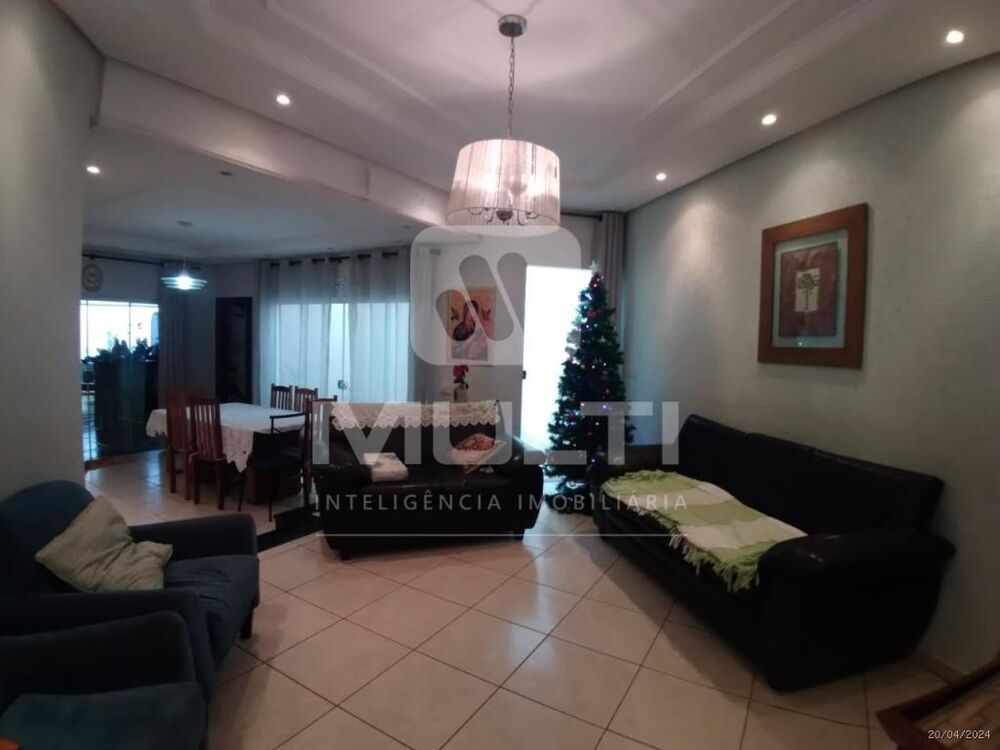 Casa, 3 quartos, 253 m² - Foto 2