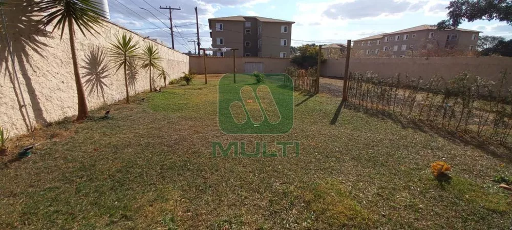 Terreno à venda com 1 quarto, 350m² - Foto 2