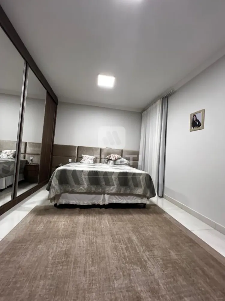 Casa, 3 quartos, 235 m² - Foto 2