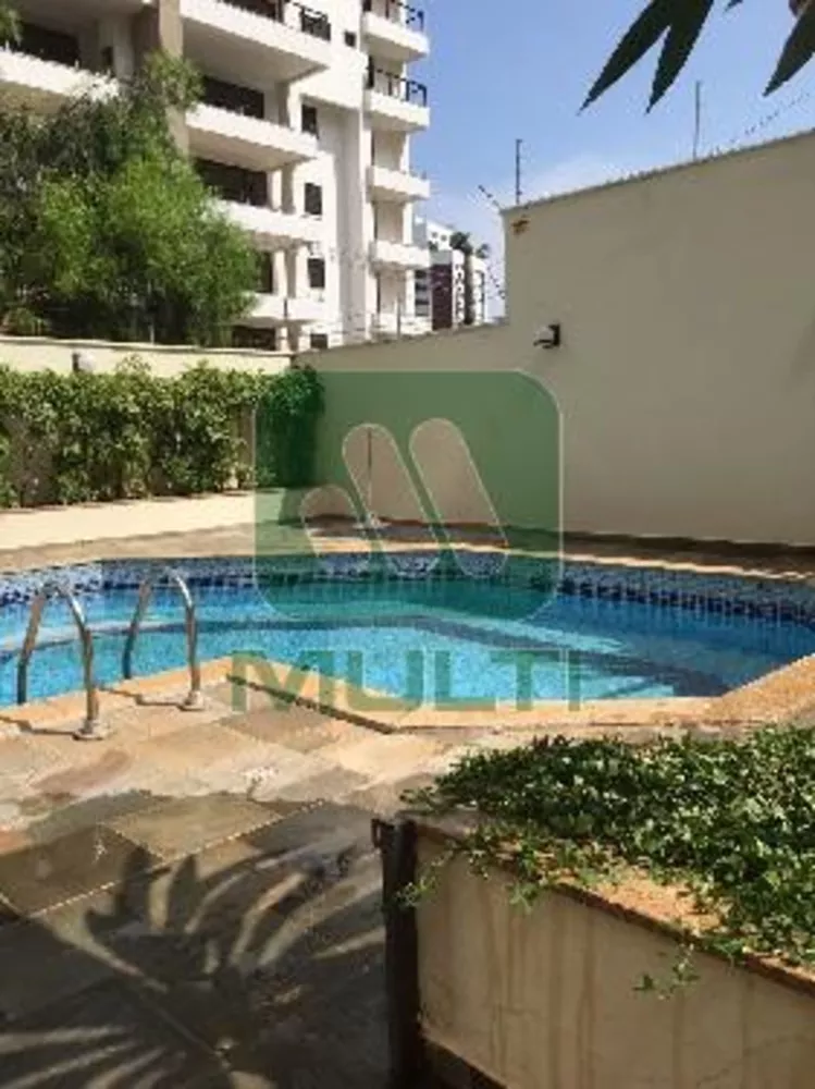 Apartamento à venda com 4 quartos, 208m² - Foto 1