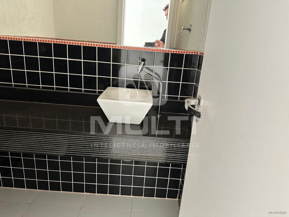 Casa à venda com 4 quartos, 391m² - Foto 2