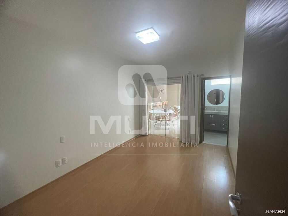 Casa à venda com 3 quartos, 250m² - Foto 8