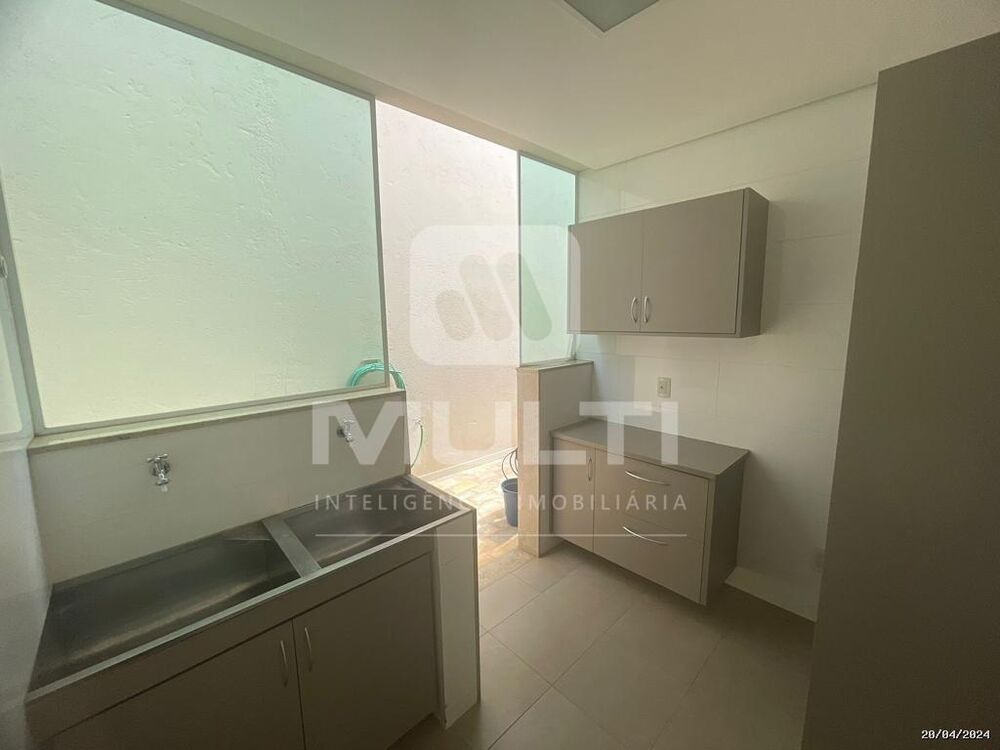 Casa à venda com 3 quartos, 250m² - Foto 16